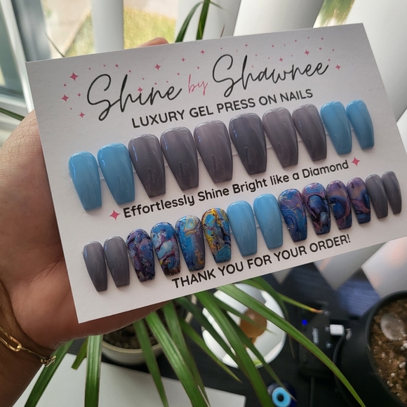 Handmade Luxury Press-On Nails | Sturdy & Reusable | Changing Colors - Picture 3 of 7